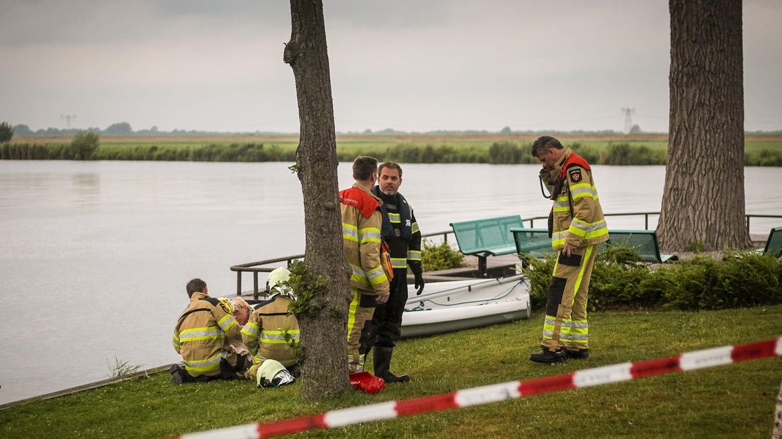 Jongen raakt te water