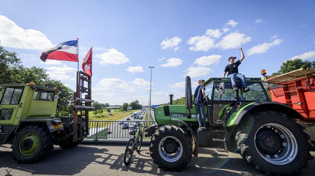 Boeren voerden op veel plekken al kleine acties. Woensdag is er een groot landelijk protest in Stroe.