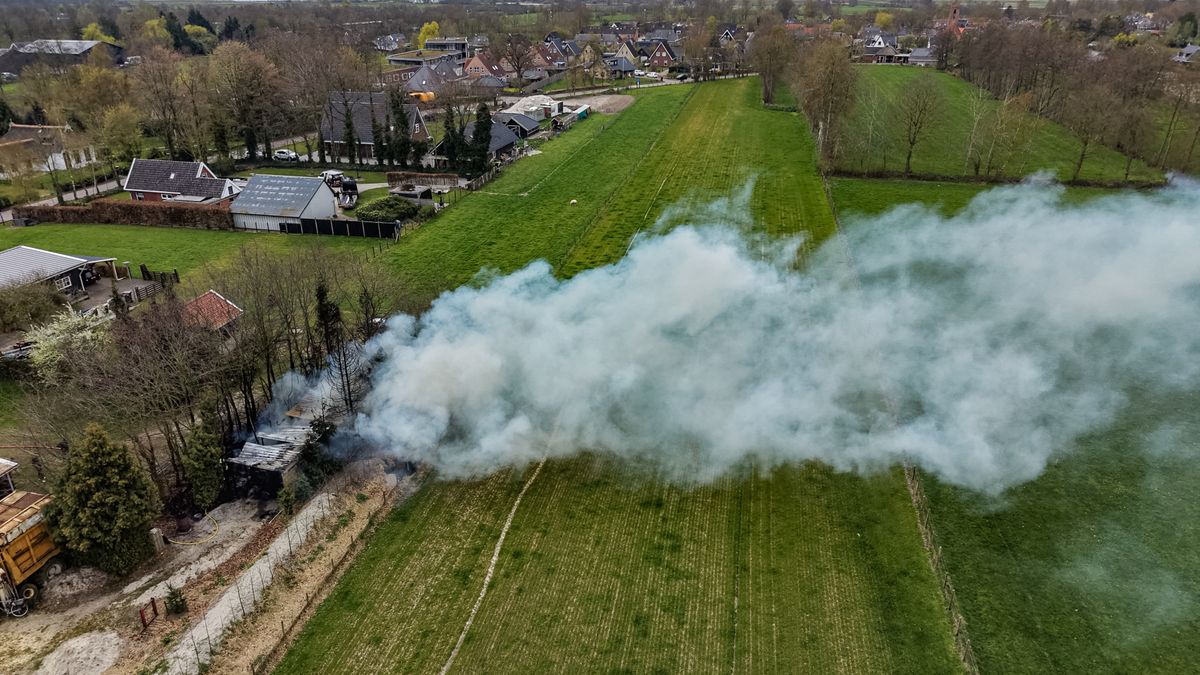 Veel rook vrijgekomen bij brand in Jistrum