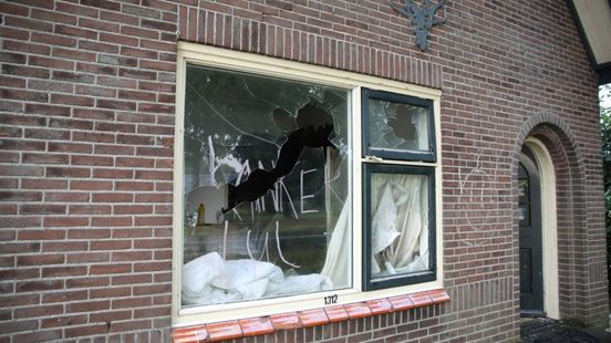 Ramen van woning en auto vernield