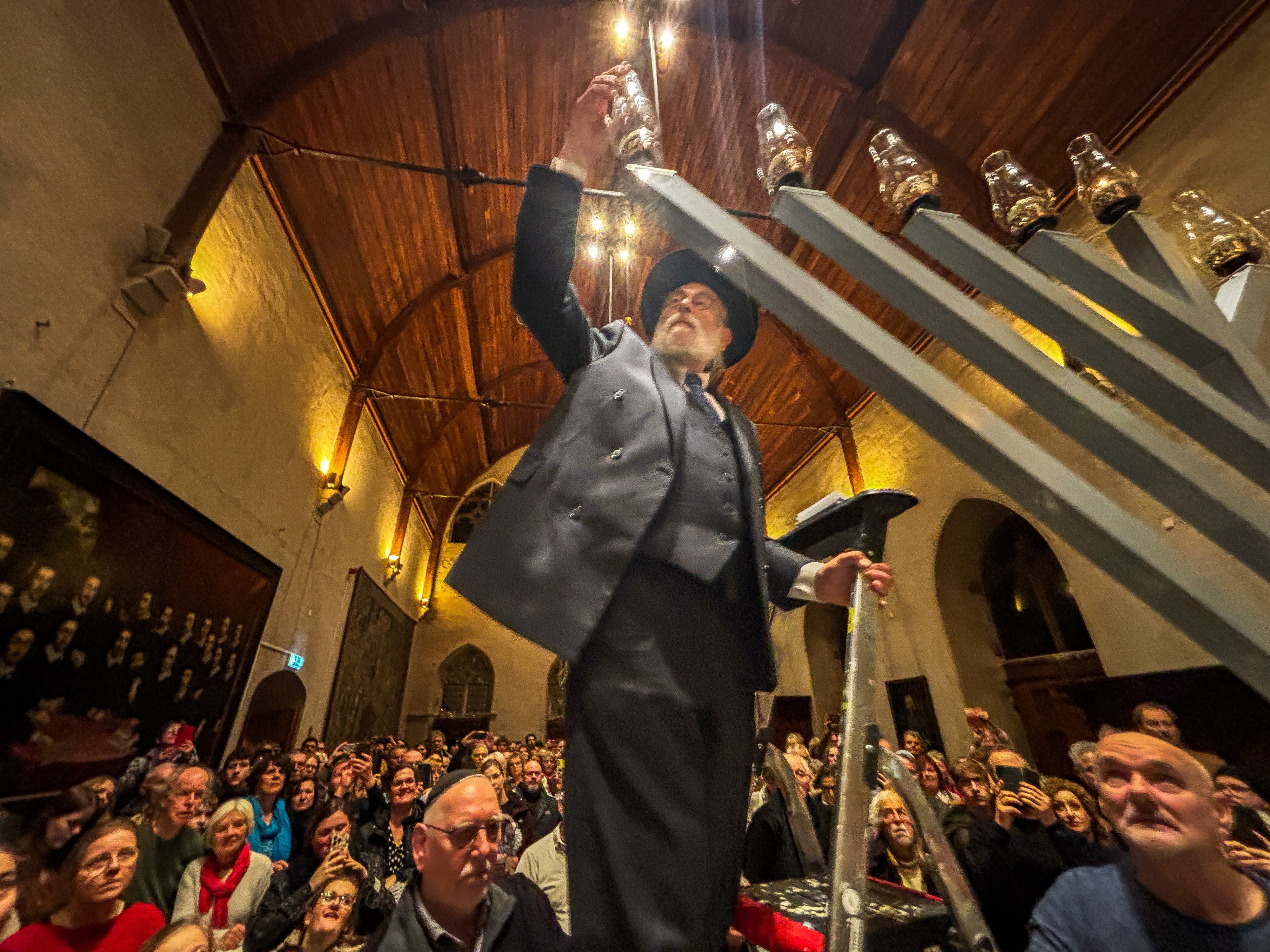 Chanoeka-viering Middelburg gaat door na aanslag Sydney: 'Het licht moet blijven schijnen'