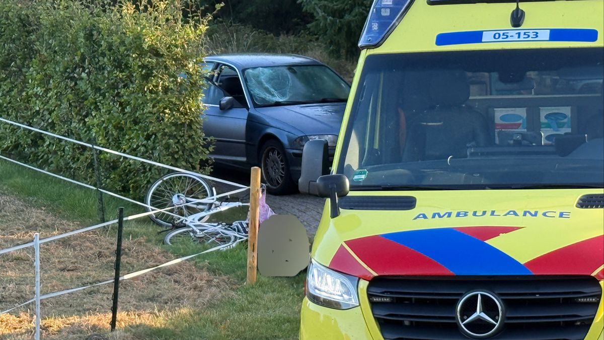 Fietser gewond bij aanrijding met auto in Westerhaar-Vriezenveensewijk