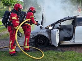 Auto vat vlam tijdens het rijden in Gasselternijveenschemond