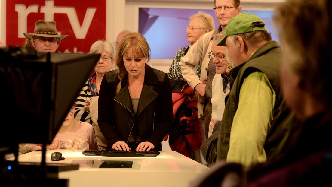 Judith Regendorp in de tv-studio