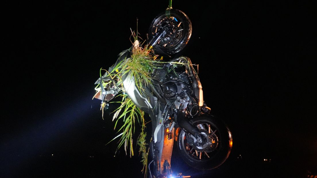 Motor in water bij Meppel, Grote Stouwe