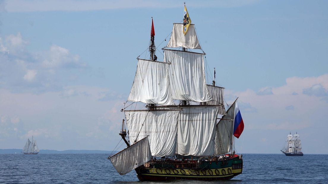Het Russische schip Shtandart komt naar Sail Kampen
