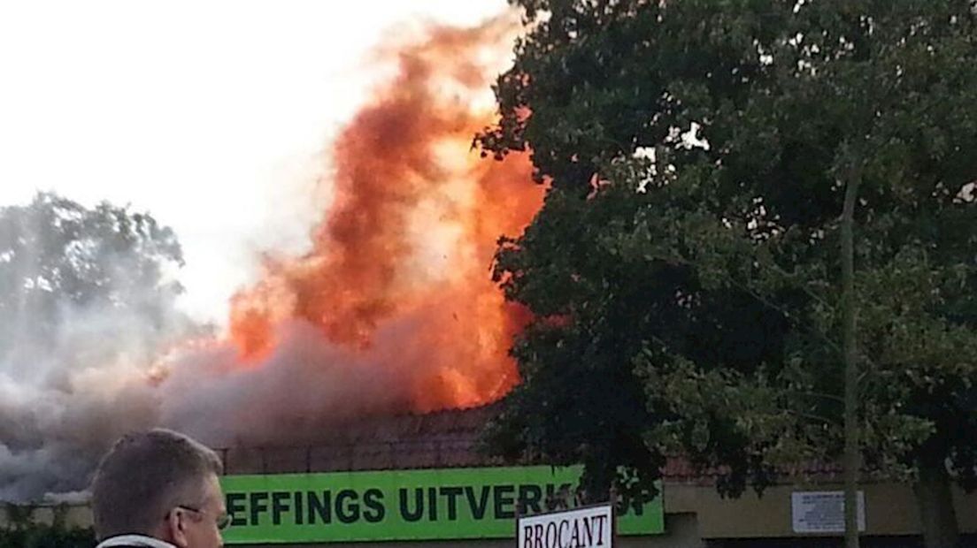 Grote brand in antiekhandel Almelo