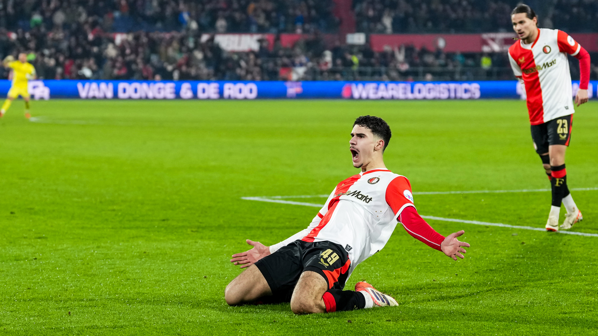 Shaqueel van Persie zet Feyenoord op gelijke hoogte