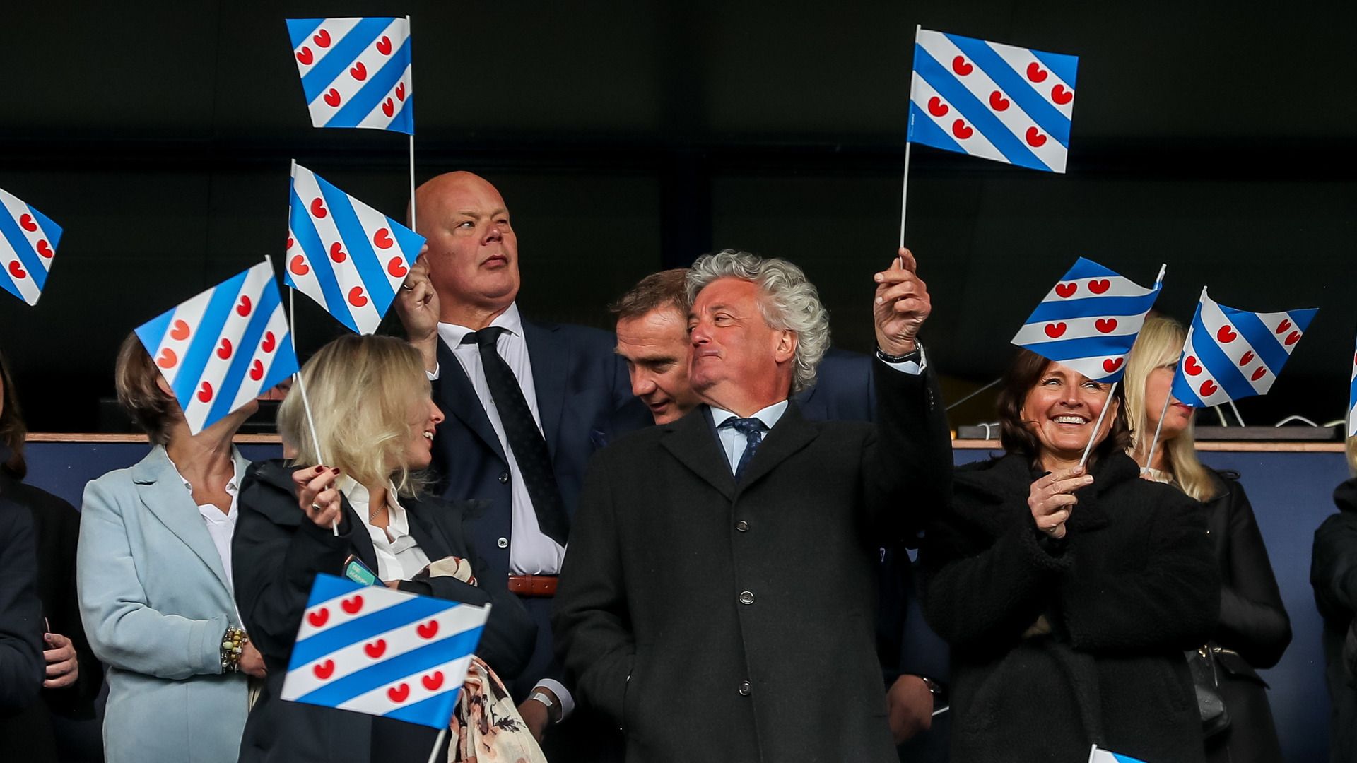 Cees Roozemond in het Abe Lenstra Stadion bij de opkomst van de spelers