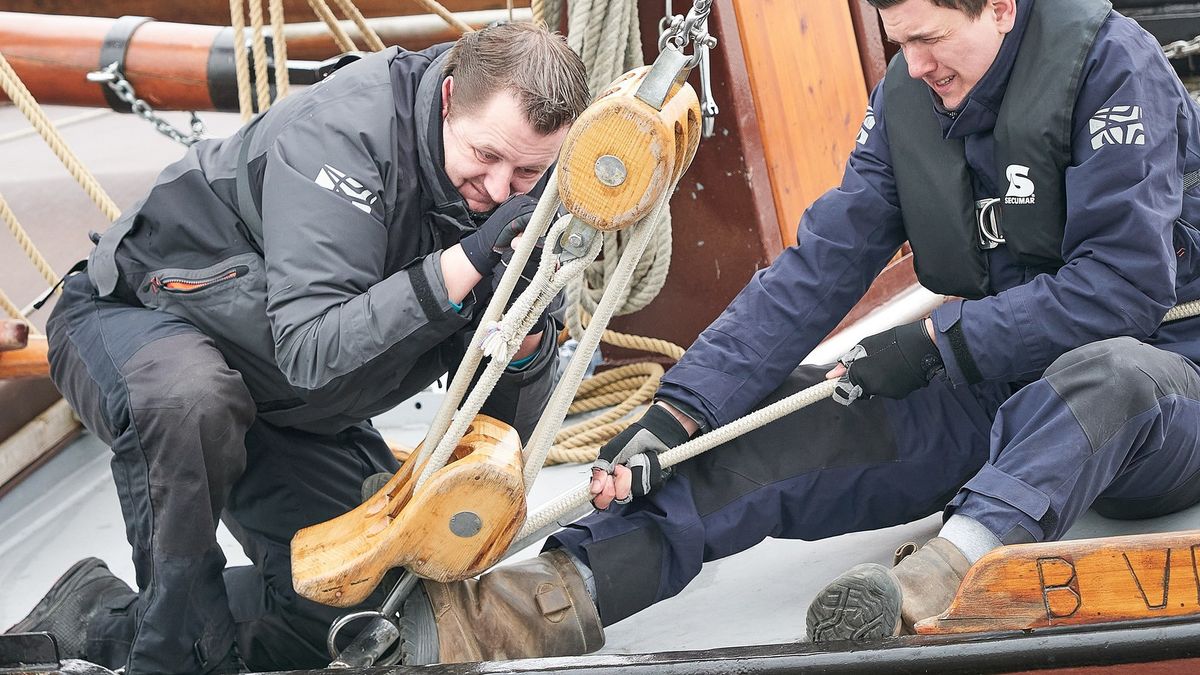 Langweer opent skûtsjeseizoen met harde wind: zo ziet dat eruit