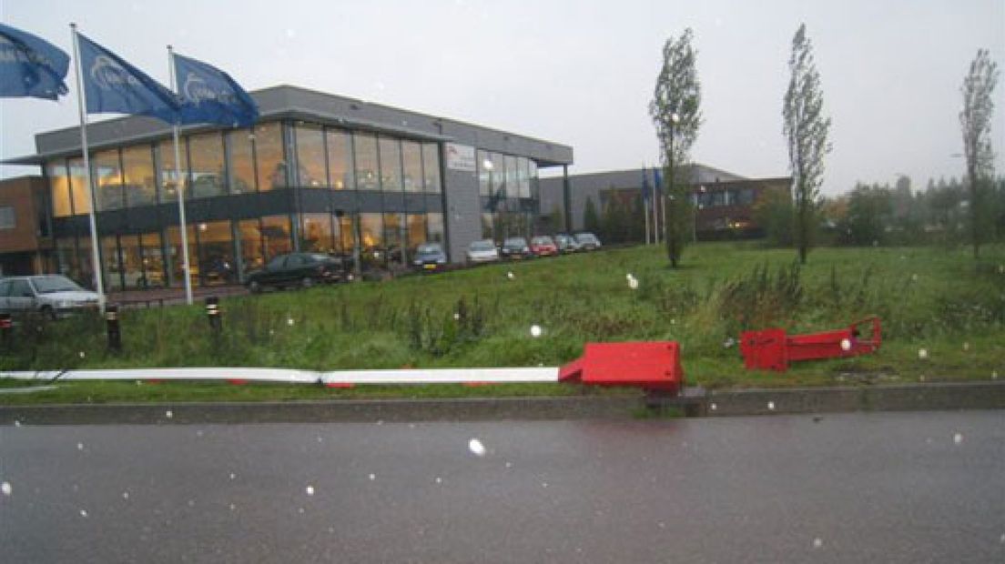 Slagbomen bij bedrijvenpark omhoog
