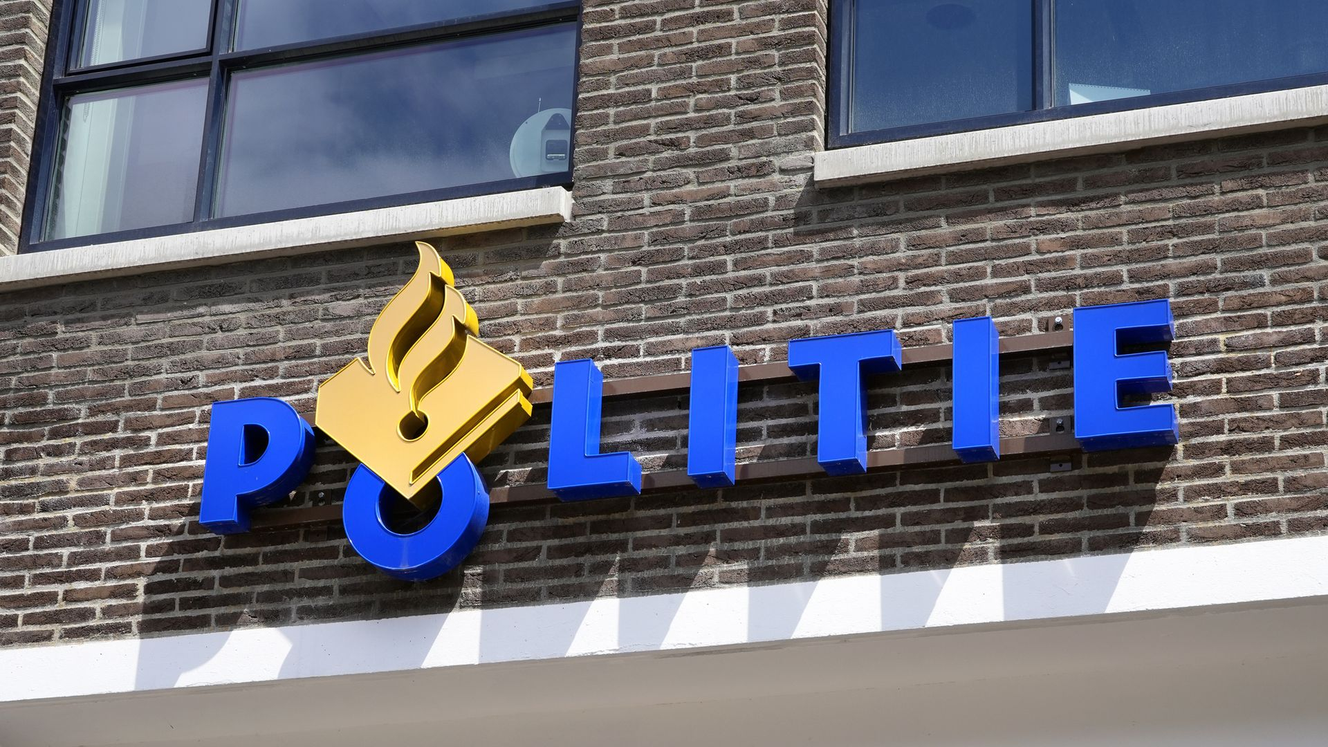 Cryptobezitter meldt bedreiging, maar dan kijkt de politie in zijn telefoon  - Omroep Gelderland