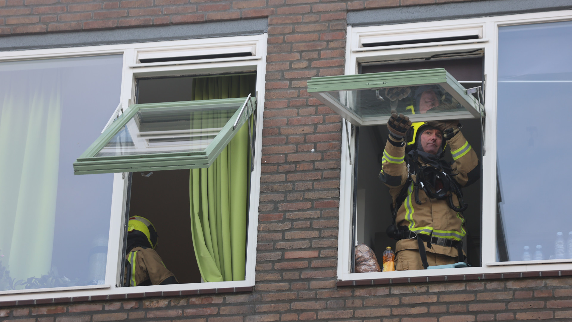 112-nieuws | Bewoner Van Balkon Gered Bij Brand - Omroep West