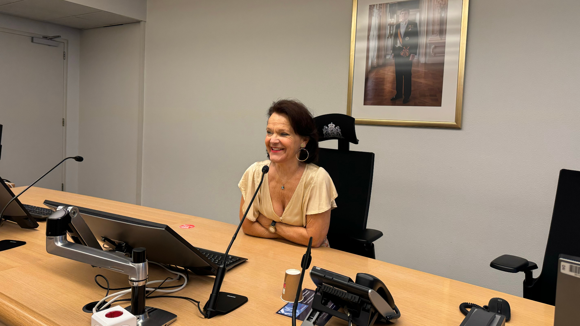 Willy van Bree op de stoel van de rechter