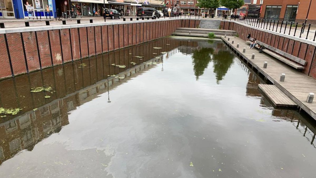 Waterschap onderzoekt 'olieachtige waas' op Boterdiep tussen Uithuizen en Middelstum