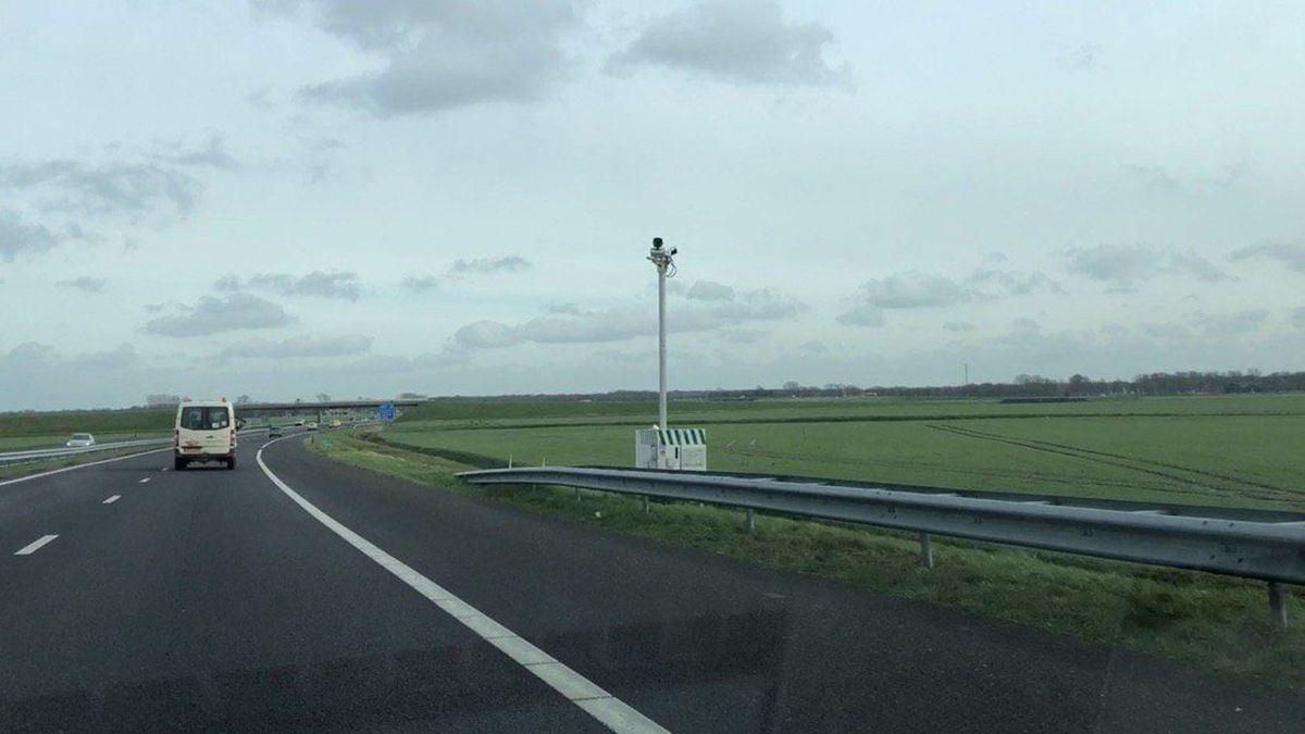 Wat doen die camera's langs de A7 bij Scheemda?