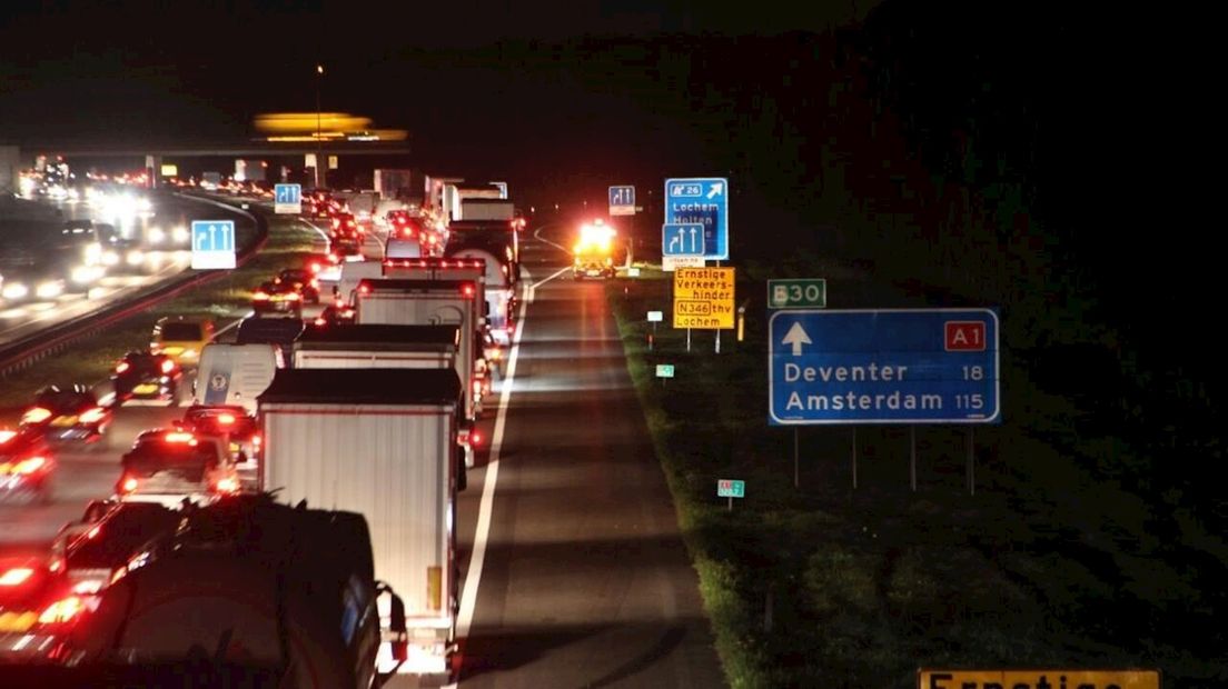 Verkeer staat vast voor de afslag Lochem