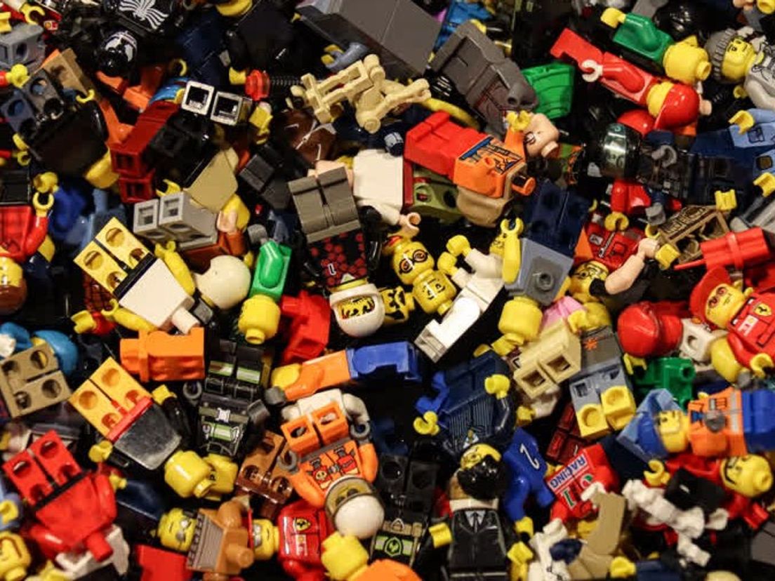 Bij De Hoop Bricks zijn honderden Legopoppetjes te vinden