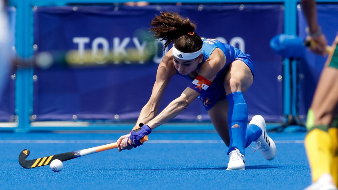 Eva de Goede in actie tegen Zuid-Afrika