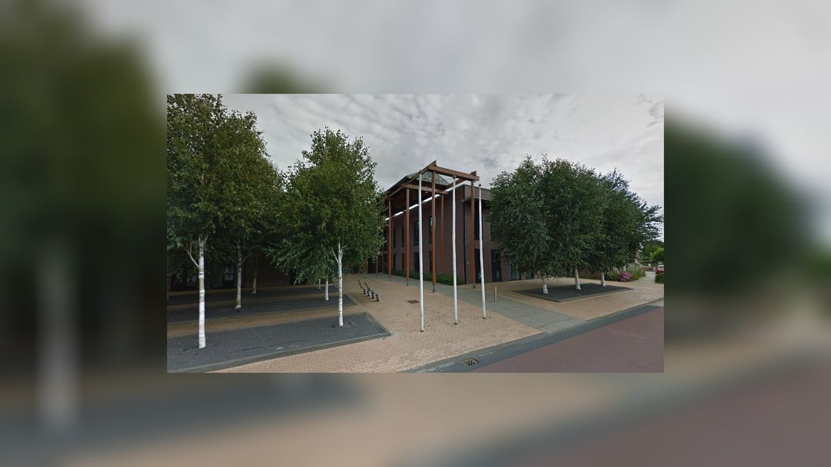 Verbouwing voormalige gemeentehuis Menaam van start Omrop Fryslân