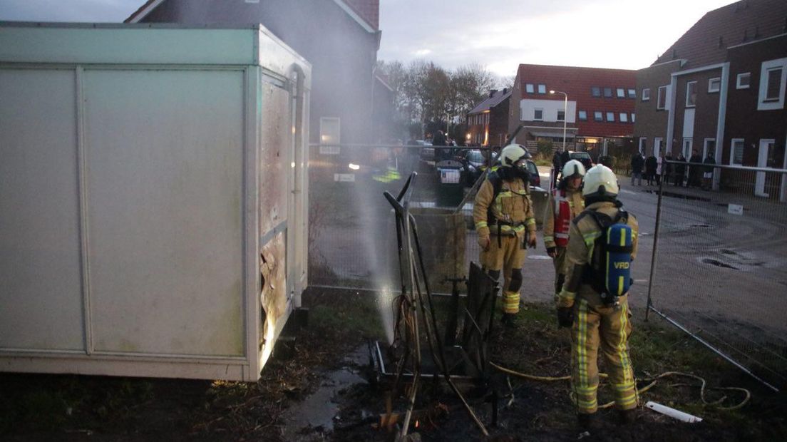 De brandweer bluste het vuur (Rechten: Van Oost Media)