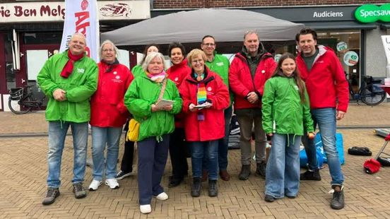 Partijleden bekogeld met vuurwerk tijdens campagne