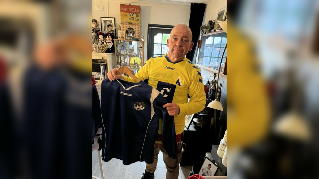 Edgar Achterberg met shirtverzameling