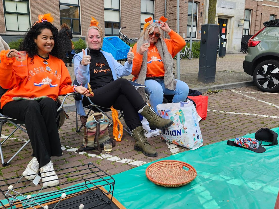 Liveblog Koningsnacht: Vrijmarkt officieel van start in Utrecht | Waarschuwing voor zakkenrollers