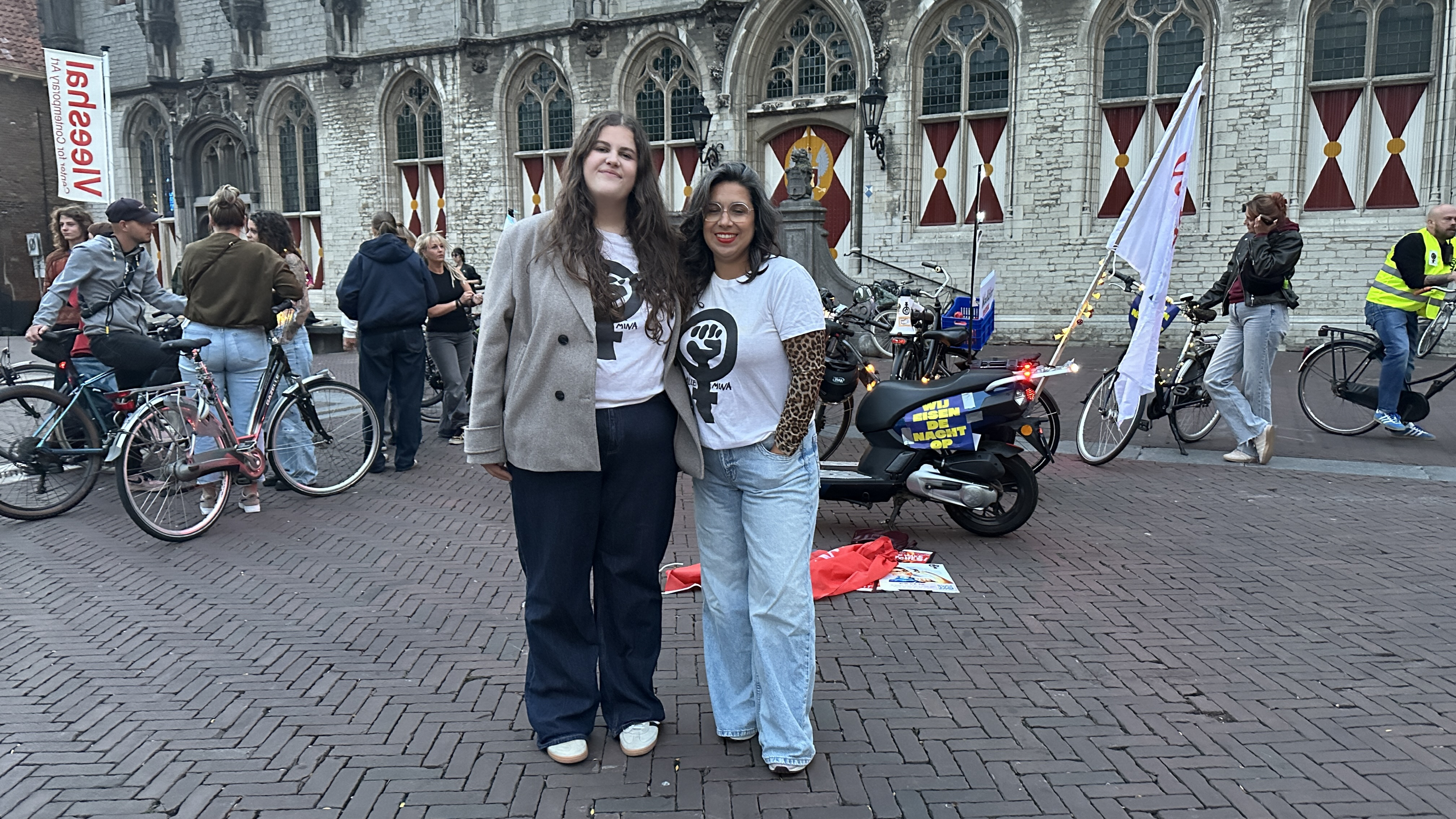 Dolle Mina's voerden fietsend actie door Middelburg