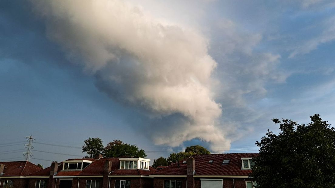Mooie wolkenpartijen in Enschede voorafgaand aan een flinke bui in die regio.