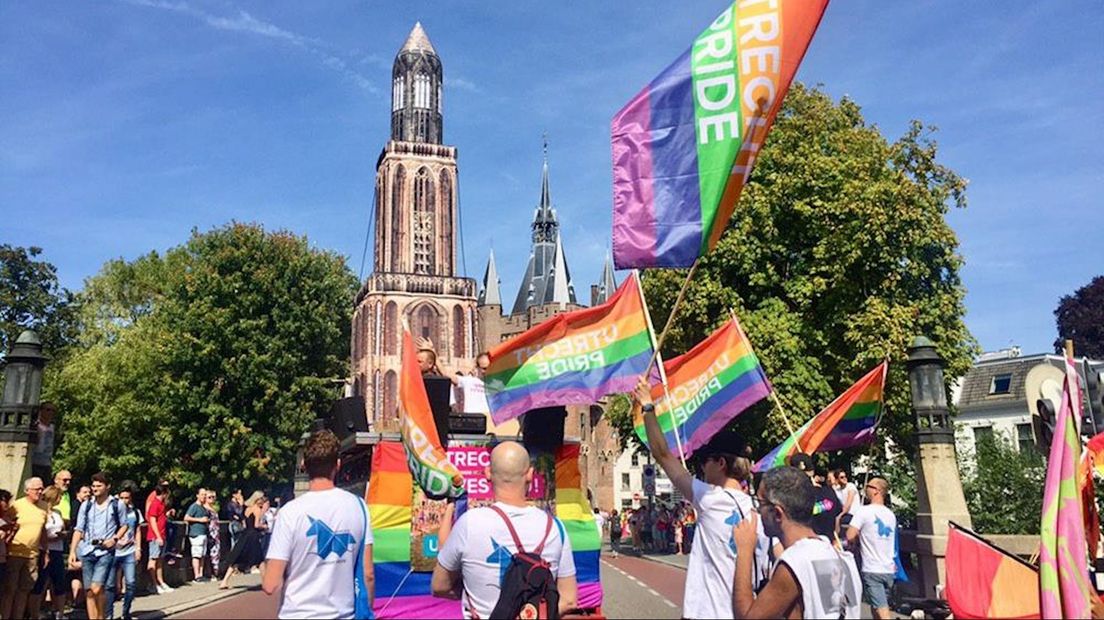 De Pride Parade door de binnenstad van Zwolle
