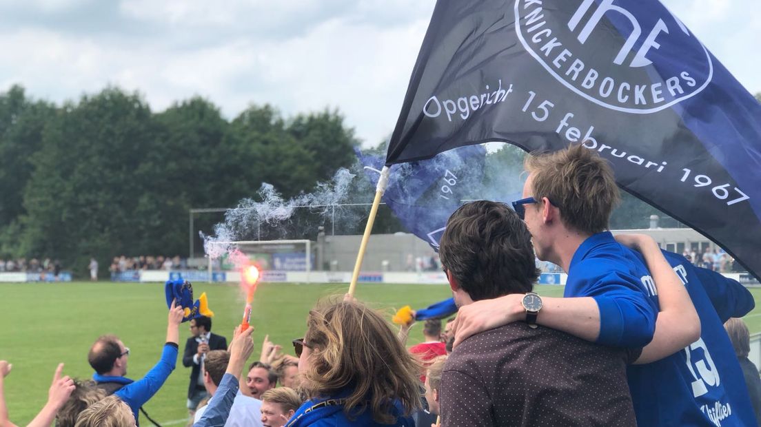 De studenten van The Knickerbockers vieren feest in Assen (Rechten: RTV Drenthe/René Posthuma)