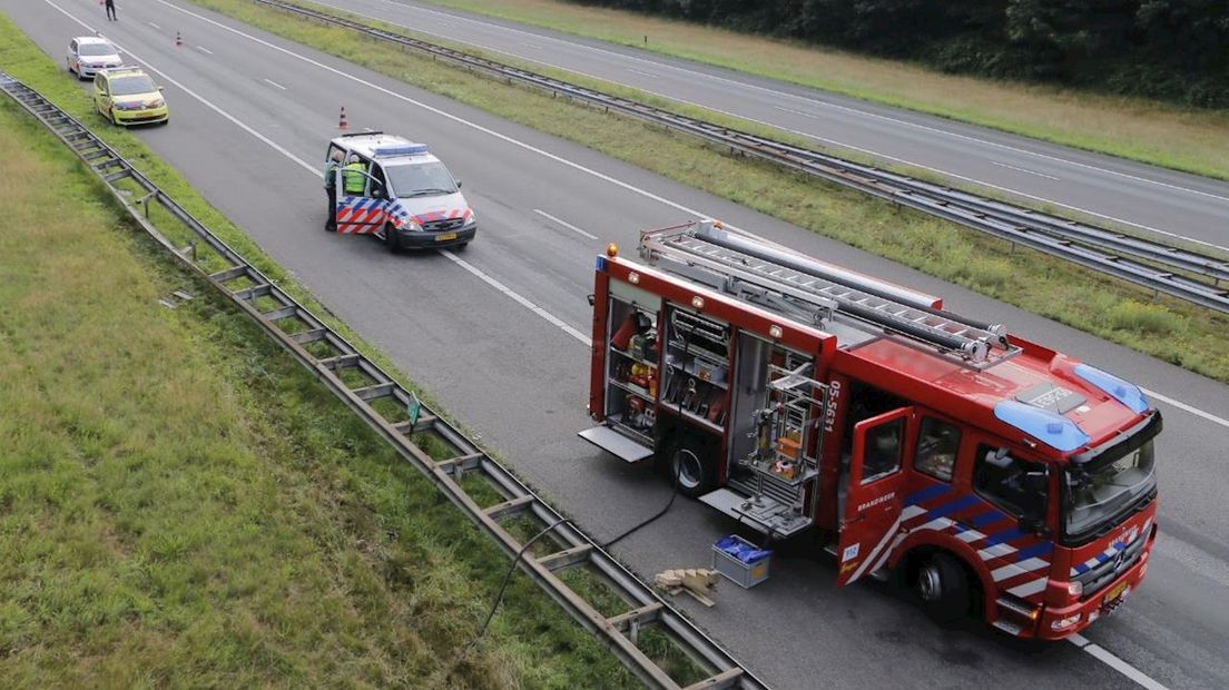 Hulpdiensten in actie bij ernstig ongeval op A1 bij Holten