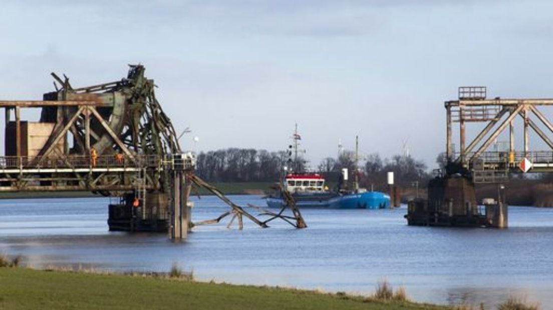 Wat er nog over is van de Friesenbrücke in december 2015
