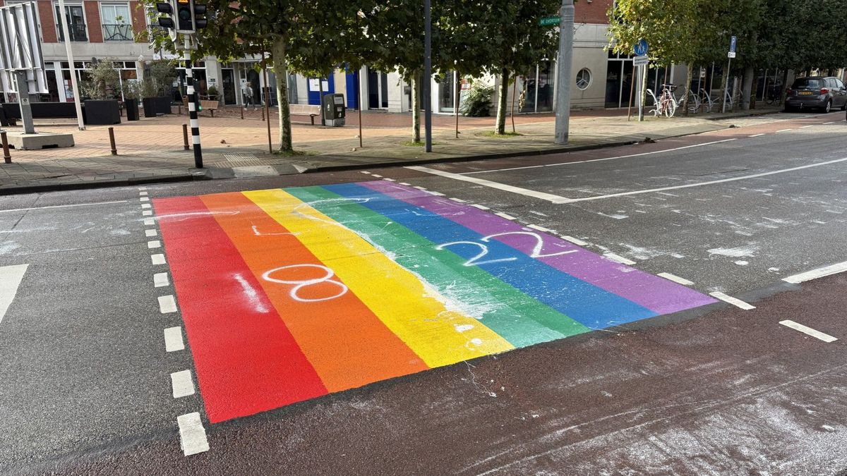 Regenboogoversteek Velp direct beklad: 'Ik ben heel boos'