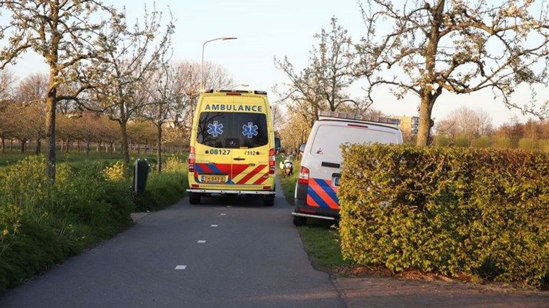 Het slachtoffer ging met een een ambulance naar het ziekenhuis.