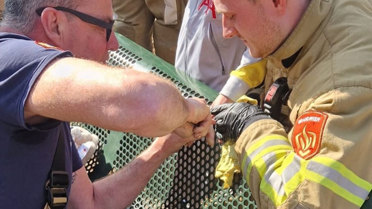 Jongen (7) met vinger vast in bankje: brandweer schiet te hulp