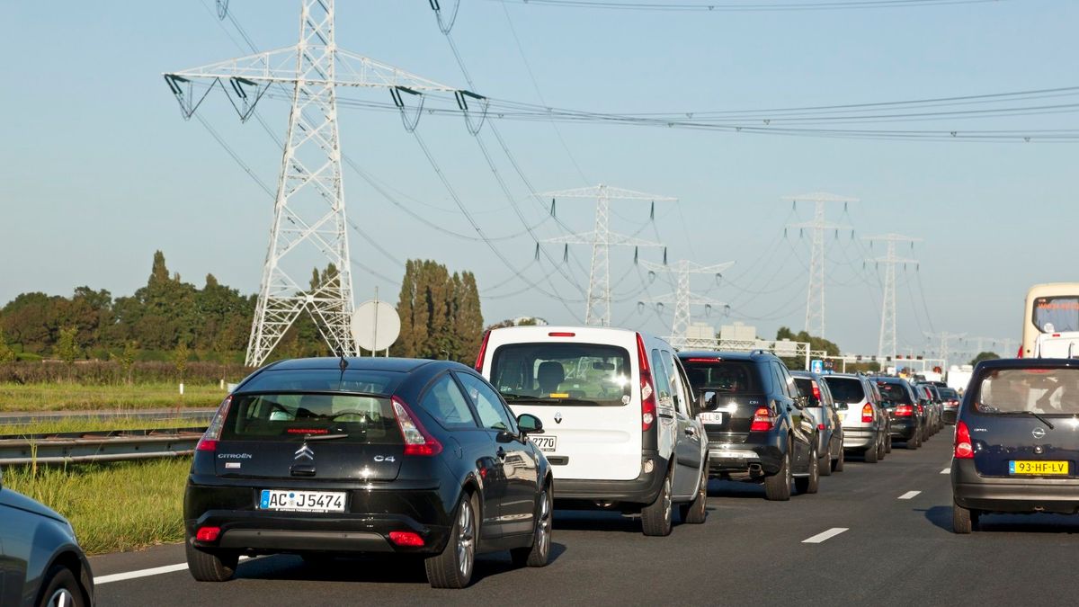 Gewonde na ongeluk met meerdere auto's op A2 bij Roosteren