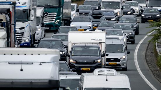 Ruim uur file op A12 na ongeluk. Ruim uur file op A12 na ongeluk.