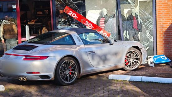 Zwaargewonde bij bedrijfsongeval • pui kapotgereden