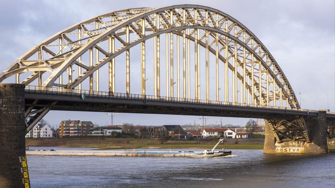 De Waalbrug zorgt voor problemen