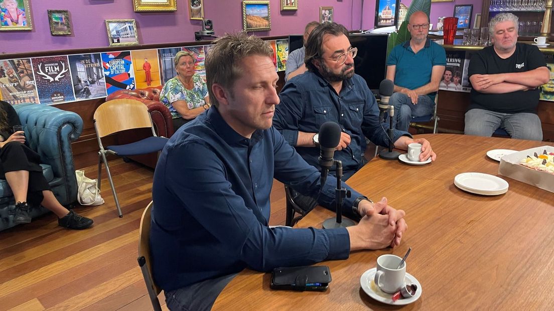 Buro de Vries gie snein oer earmoed