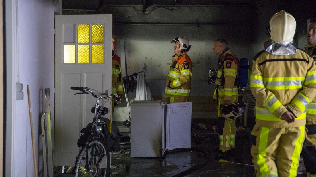 Brand in garagebox onder woning centrum Kampen