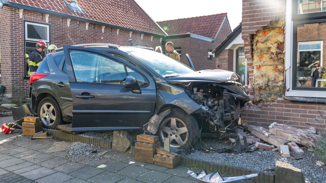 De woning en de auto raakten zwaar beschadigd