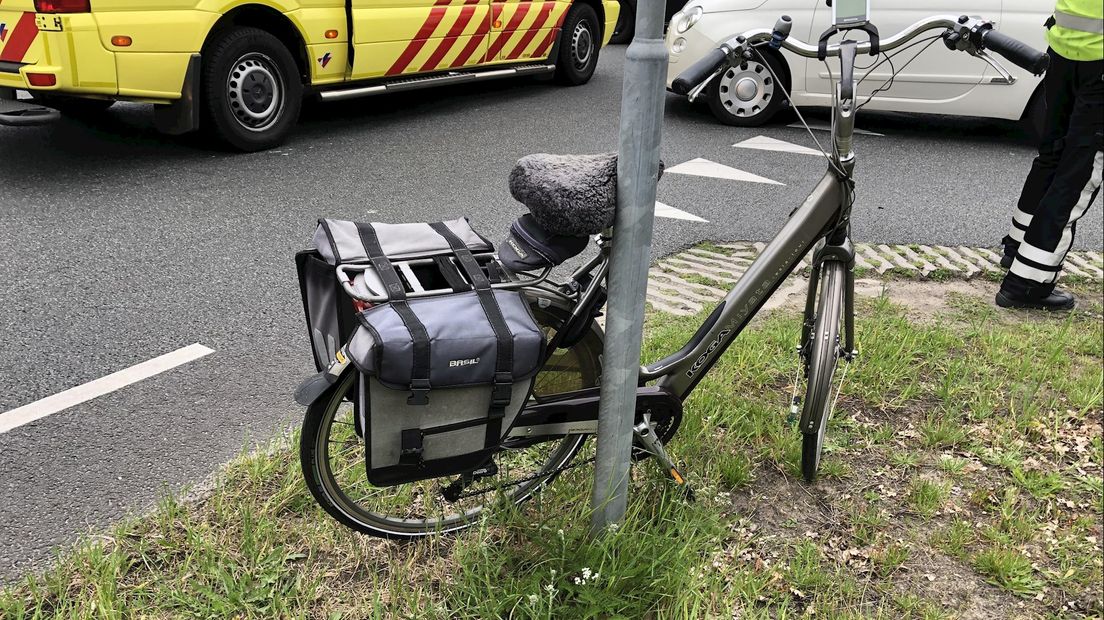 Fietser gewond geraakt bij aanrijding met auto in Dedemsvaart