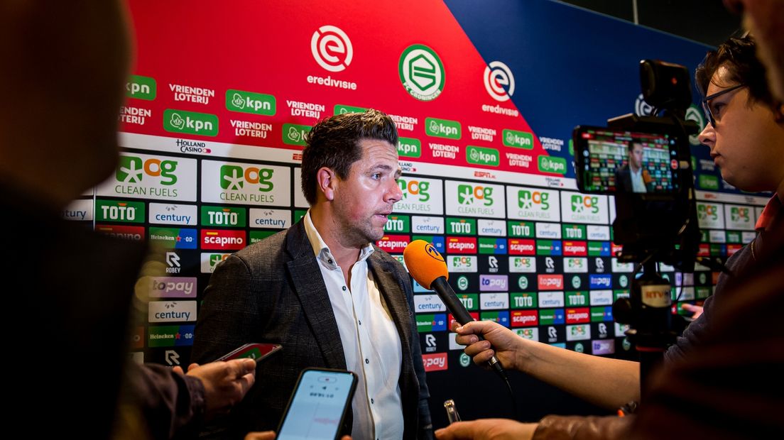Algemeen directeur Wouter Gudde staat RTV Noord te woord na het gestaakte duel tegen Ajax