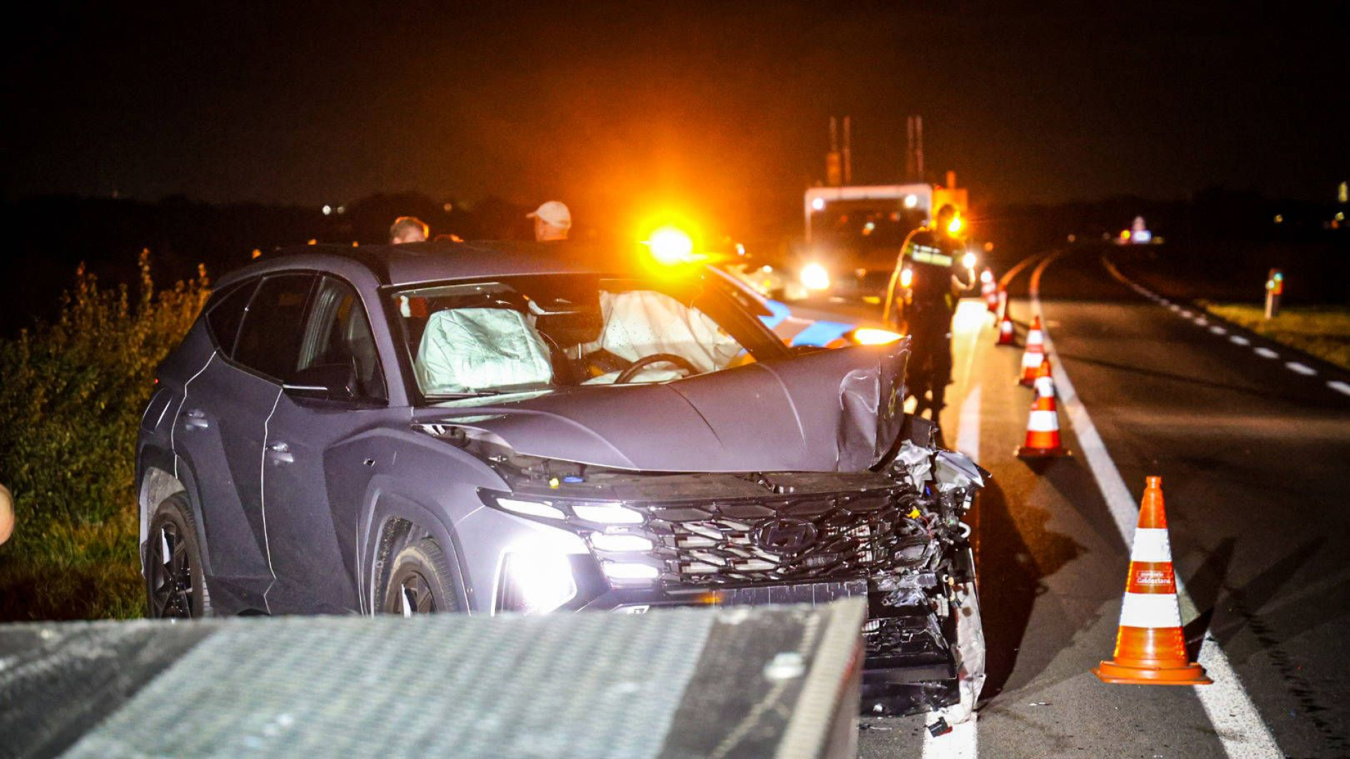 File door gekantelde aanhanger • kind valt van twee meter.