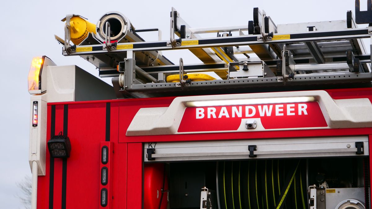 Brand op dak van woning in Gytsjerk | Supermarkt op Terschelling ontruimd