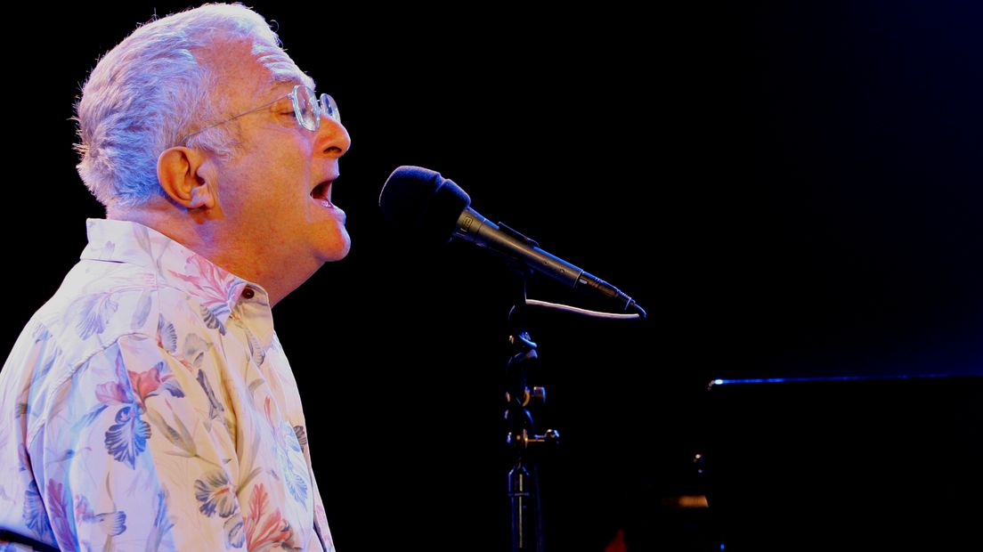 Newman tijdens een optreden in Rotterdam in 2006.
