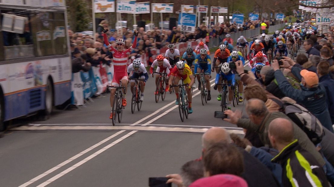 Andreas Stokbro uit Denemarken wint de slotetappe van de ZLM Roompot Tour in Goes